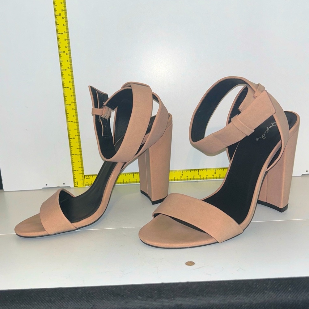 Qupid - worn once Pinky beige strappy open toe chunky heel 4.5” heel / Size 9